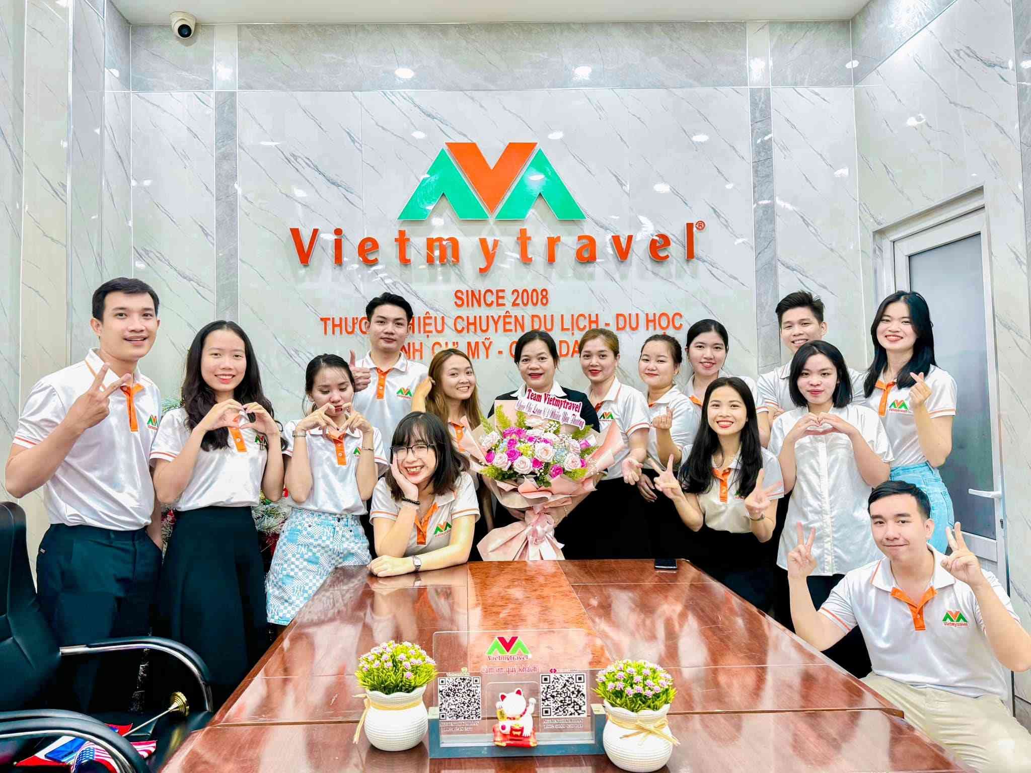 Tư vấn visa chuyên nghiệp tại VietMyTour với đội ngũ 20+ chuyên gia