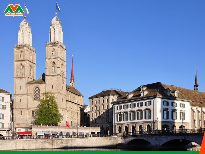 Grossmünster-min.jpg