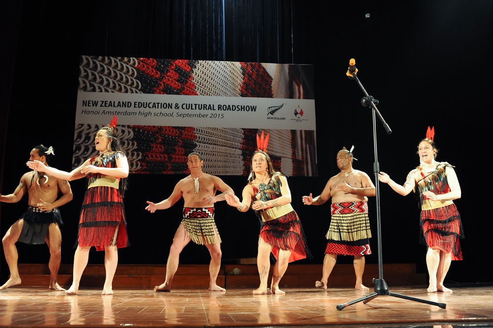 chuong-trinh-nghe-thuat-maori.jpg