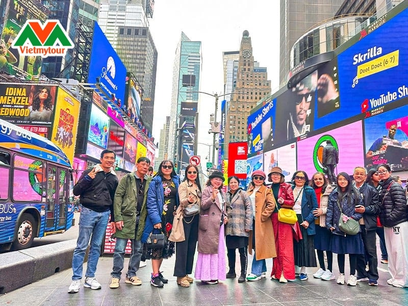quang-truong-thoi-dai-time-square-vietmytour.jpg